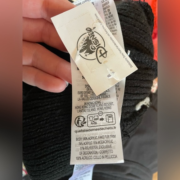 NWT Disney Aladdin Rajah gold pom beanie - Picture 3 of 5